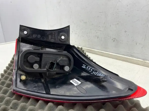 Lámpara trasera izquierda Nissan Qashqai J10 26555JD000 image 8