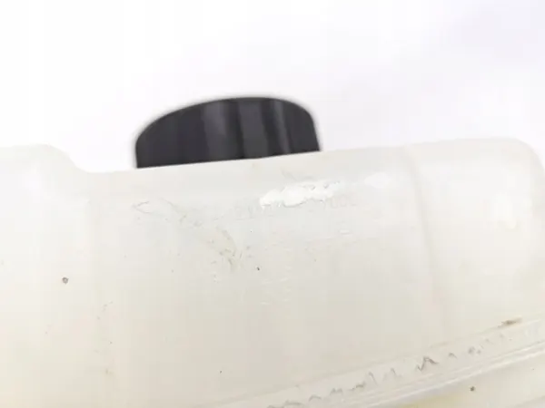 SsangYong Tivoli kylvätskebehållare OEM 21610-37000 image 9