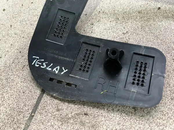 TESLA MODEL Y 20 - Support de Halogène Droit Avant OEM image 2