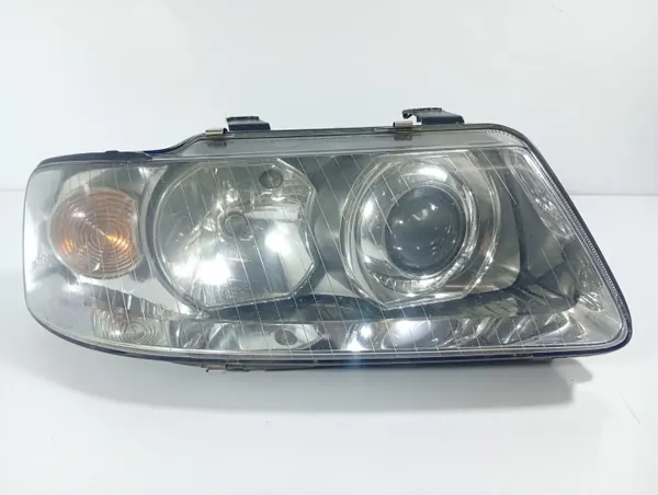 Right Headlight Audi A3 8L 00-03 OE 15389600 image 2