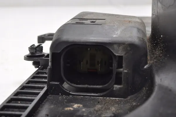 MERCEDES CLS W218 3.0 D VENTILATOR A2045000293 image 3