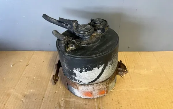 Kraftstoffdampfbehälter OEM 670 für Chevrolet Corvette C3 image 3