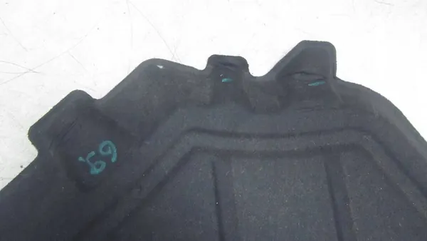 AUDI Q3 8U Motorkapisolatie 11- image 5