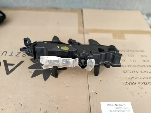 Ventildeckel OEM 118304798R für Nissan Navara D23 image 3