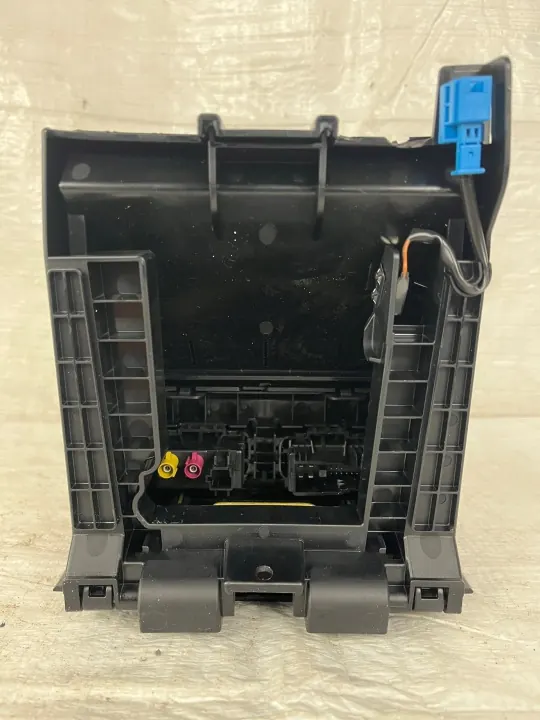 Compartimento Puertos USB/HDMI Mercedes GLS 167 A1676806211 image 3