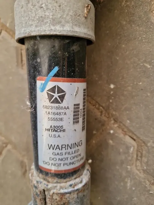 Fram vänster stötdämpare JEEP GRAND CHEROKEE WK2 OEM 68231885AA image 2