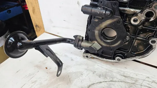 Kia OE FOA11724 Ölpumpe Steuerdeckel Gebraucht image 6