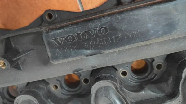 Volvo Venttiilikansi 30743312-006 S60 V70 S80 2.4 D5 image 3