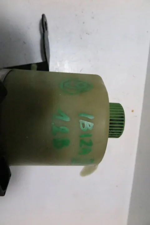 Gebruikte SEAT OE pomp OEM 6R1423051Q - 40 chars image 8