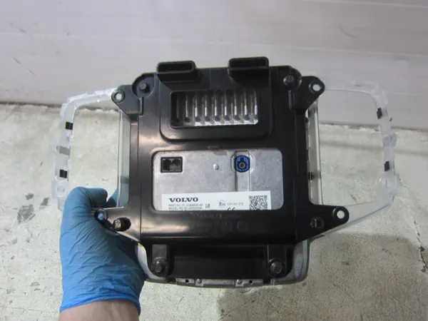 Volvo XC90 II radion navigointinäyttö OEM 31466836 image 7