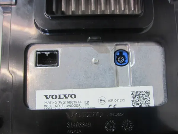 Volvo XC90 II radion navigointinäyttö OEM 31466836 image 8