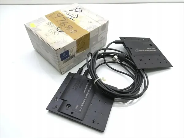 Mercedes-Benz CLK Radioanten OEM A2108201775 image 2