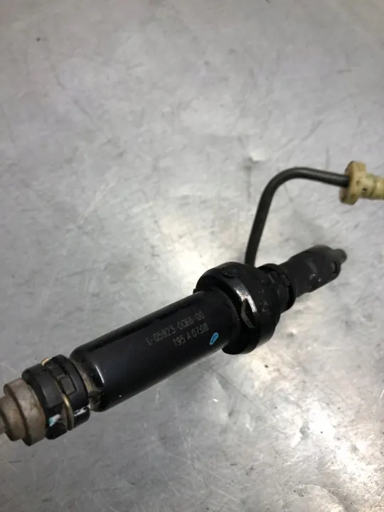 Audi A4 B9 Kupplungszug OEM 8W0721477 image 4