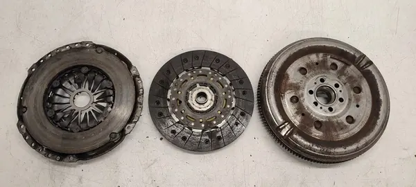 Kaksimassavauhtipyörä VW Golf VI 2.0 TDI LUK image 10