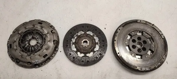 Kaksimassavauhtipyörä VW Golf VI 2.0 TDI LUK image 2