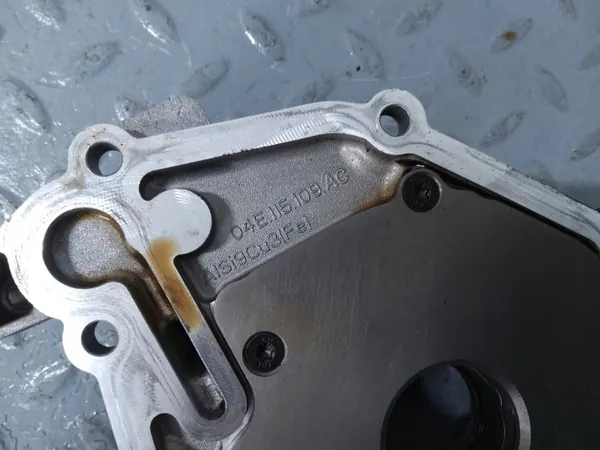 Bomba de aceite usada OEM 04E115109AC para Volkswagen T-Roc image 4