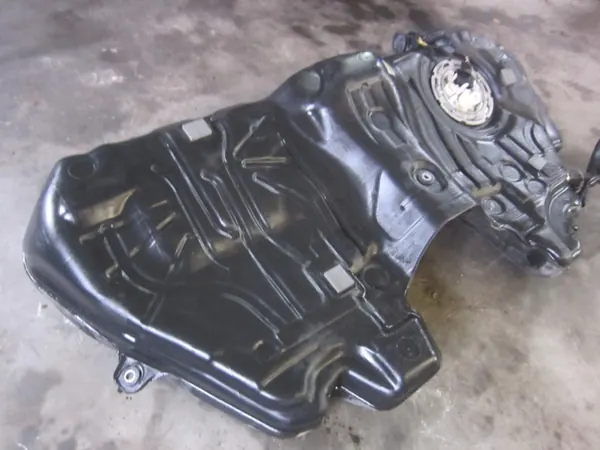 BMW 7 F01 F02 Bouchon Réservoir OEM 16117267498 image 3