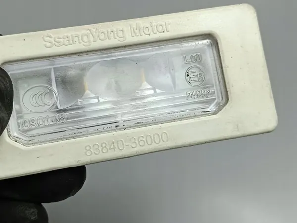 SsangYong Rexton Kennzeichenleuchte OEM 8384036000 image 3