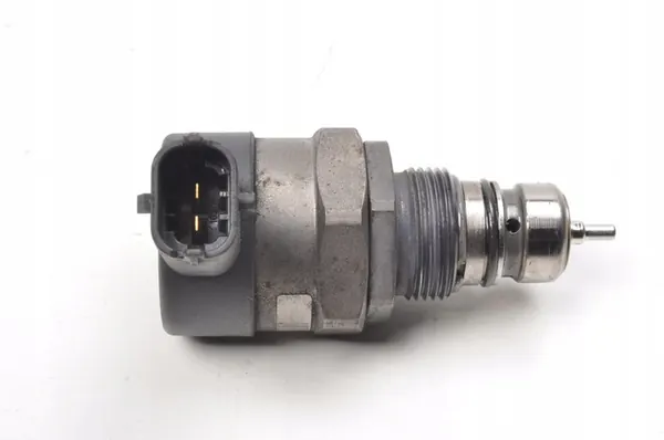 VOLVO S60 S40 V50 S80 V70 XC60 XC70 XC90 Sensor de pressão de combustível OE image 3