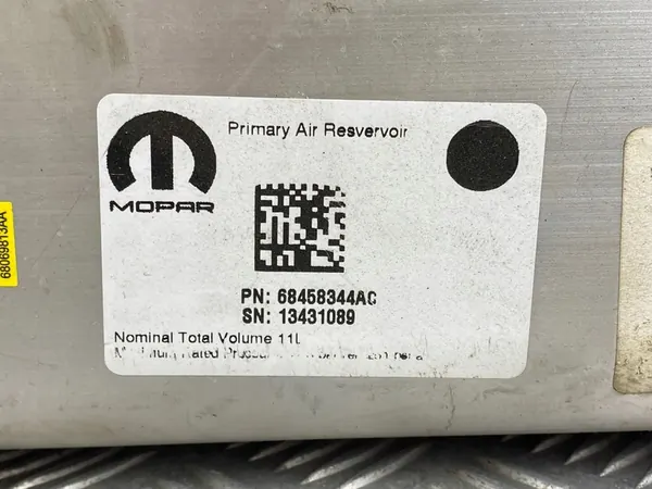 Réservoir de suspension pneumatique Jeep Grand Cherokee WL 2022 68458344AC image 2
