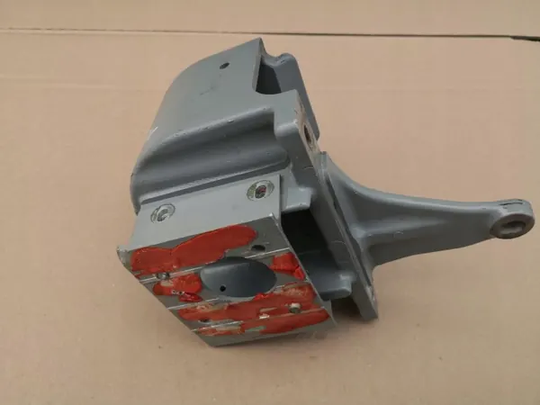 Soporte Motor Delantero Tesla OEM 1034558 - Usado image 4