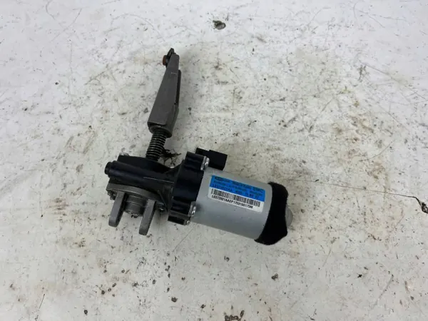 Istuinmoottori Maserati Ghibli OEM L0372821AA image 2