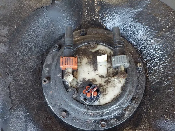 Bränsletank + Pump Metall Kia Ceed I 1.6 CRDI 31110-1H800 image 2