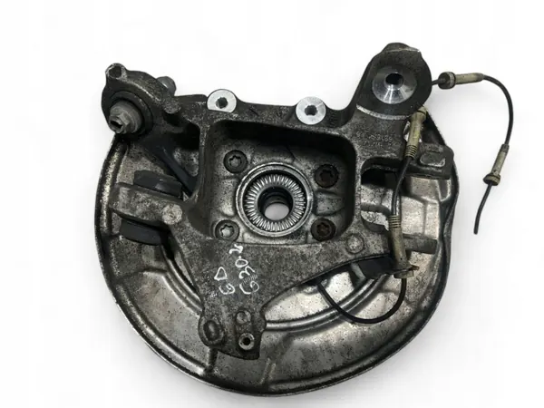 BMW 5 G30 G31 2020 Taka pyörännavan OEM 6866334 image 9