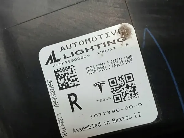 Tesla 3 Rechts DRL Halogen LED OEM 107739600D image 3