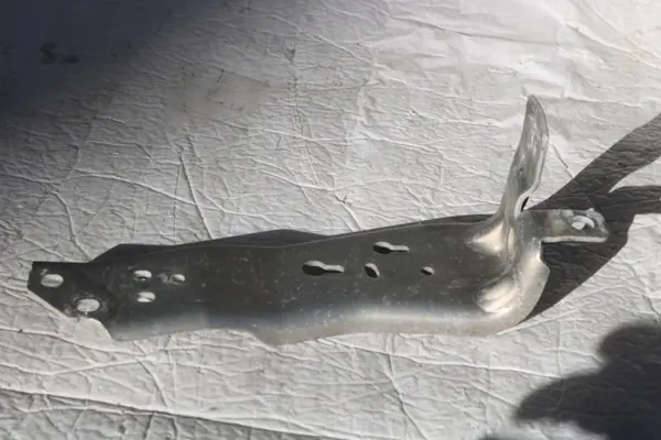 BMW OEM 7301585 Gurtstütze links vorne image 3