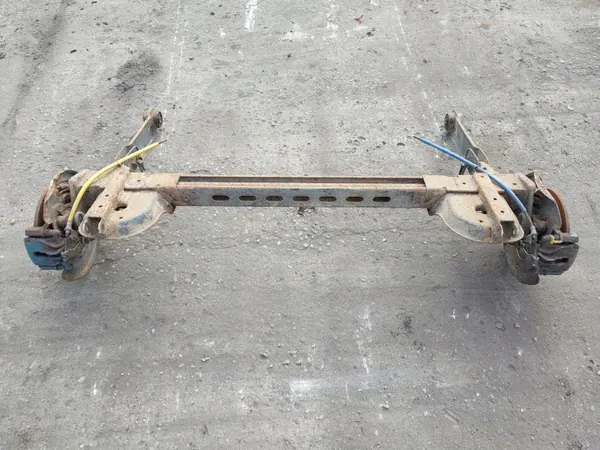 Viga do eixo traseiro OEM 8200267979 Renault Trafic II image 4