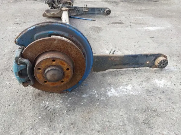 Viga do eixo traseiro OEM 8200267979 Renault Trafic II image 5