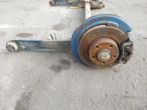 Viga do eixo traseiro OEM 8200267979 Renault Trafic II image 6