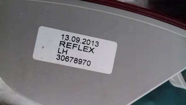 Lámpara reflectante trasera Volvo XC90 OEM 30678970 image 4