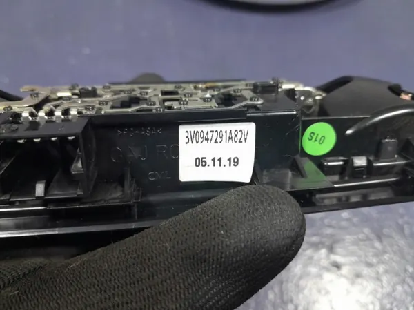 Skoda Superb III Taka-katkovalot OEM 3V0947291A image 3
