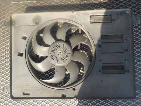 Ventilador de radiador Ford OE OEM 6G91-8C607-GG Usado image 2
