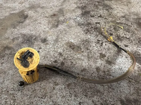 Pompe à carburant OEM 31305186 pour Volvo S60 S80 V70 XC70 image 2