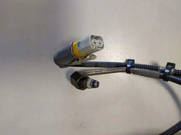 MAN TGX 2018 E6 Tuyau + Câble Électrique de Levage de Cabine OEM 1234567 image 2