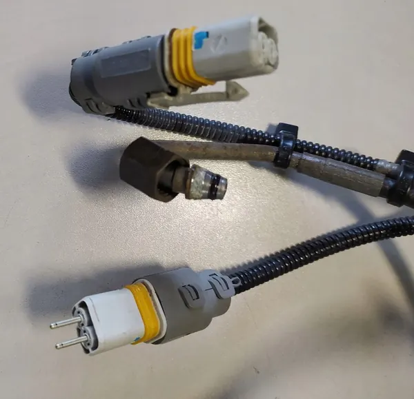 MAN TGX 2018 E6 Tuyau + Câble Électrique de Levage de Cabine OEM 1234567 image 3