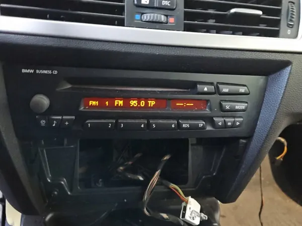 BMW OEM 6962296 Werksradio für E90 - Gebraucht image 2