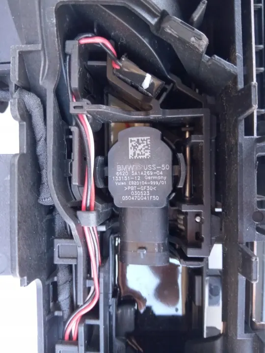 Vasen etuovenkahvan tuki BMW OEM 5A67B42 image 3