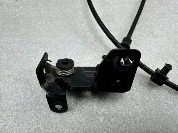 Fecho do Capô Mercedes OEM 2048704458 - Usado image 4