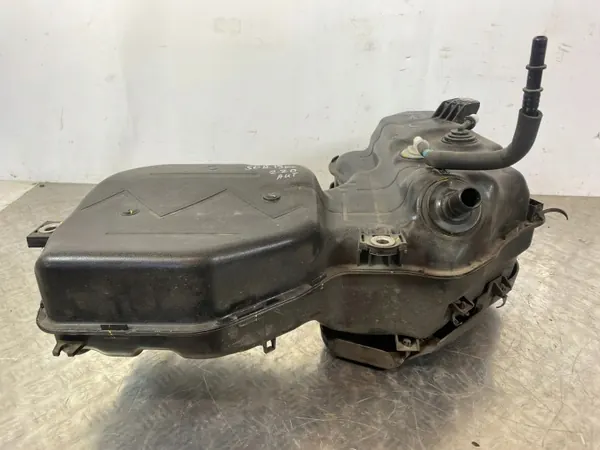Tanque AdBlue Kia Sorento OEM 31500c6900 - Usado image 5