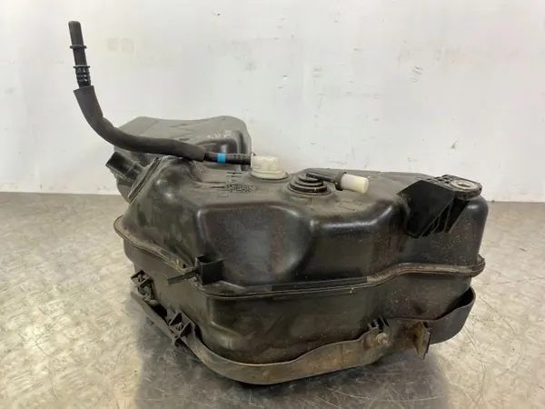 Tanque AdBlue Kia Sorento OEM 31500c6900 - Usado image 6