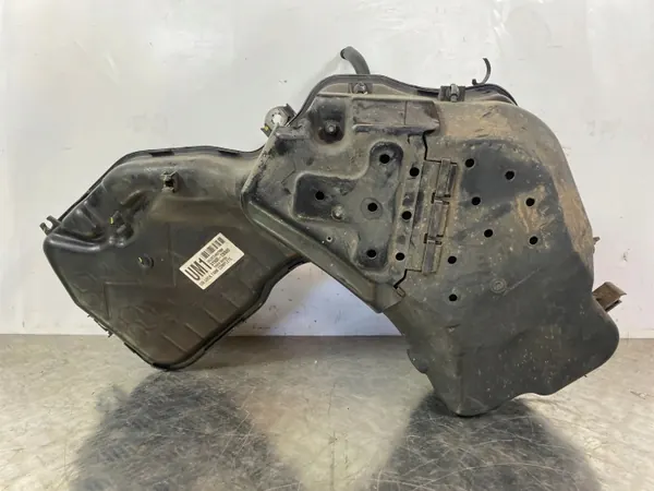 Tanque AdBlue Kia Sorento OEM 31500c6900 - Usado image 8