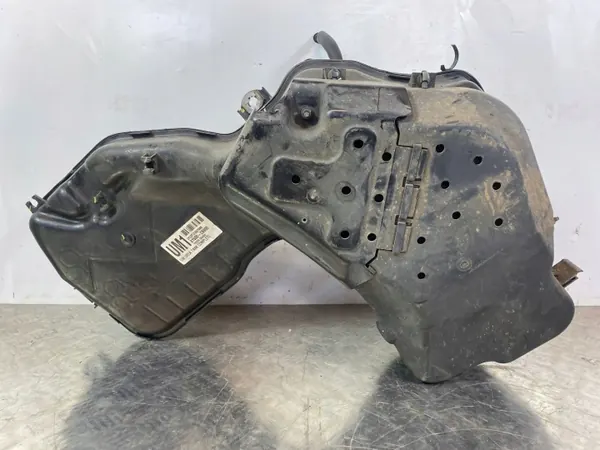 Tanque AdBlue Kia Sorento OEM 31500c6900 - Usado image 9