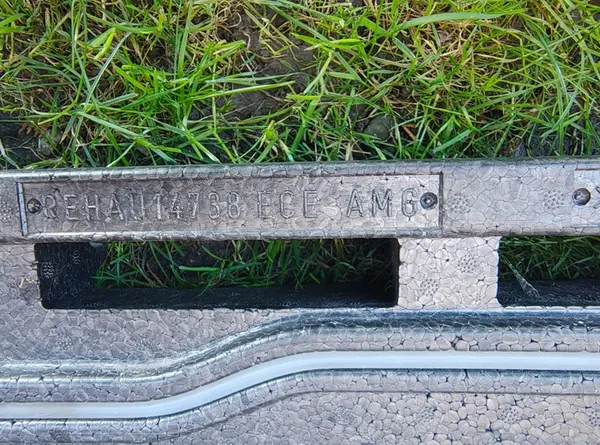 MERCEDES GLC AMG X253 C253 Etuiskunvaimennin & Jalankulkijasensori image 9