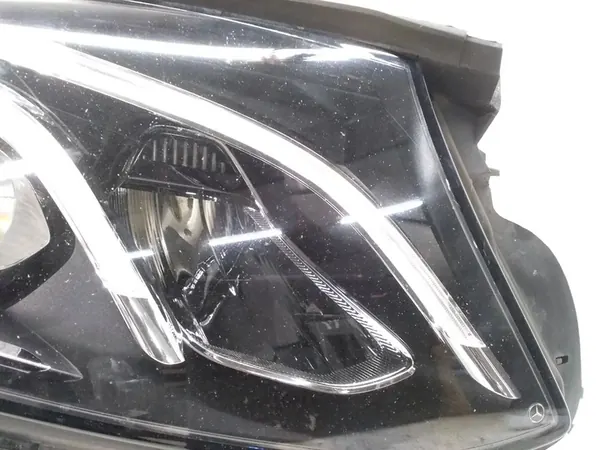 Mercedes-Benz E W238 2018 Rechter Koplamp image 4