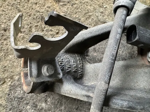 Snodo anteriore destro VW 5WA407256 image 2