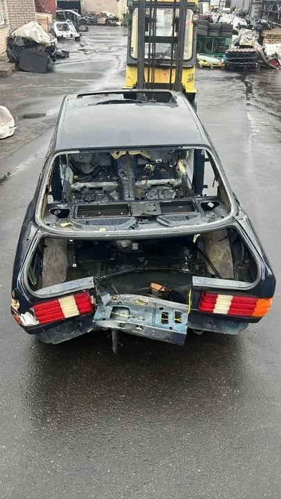 Carrocería Mercedes-Benz S-Class W126 OEM 272047 Usado image 6